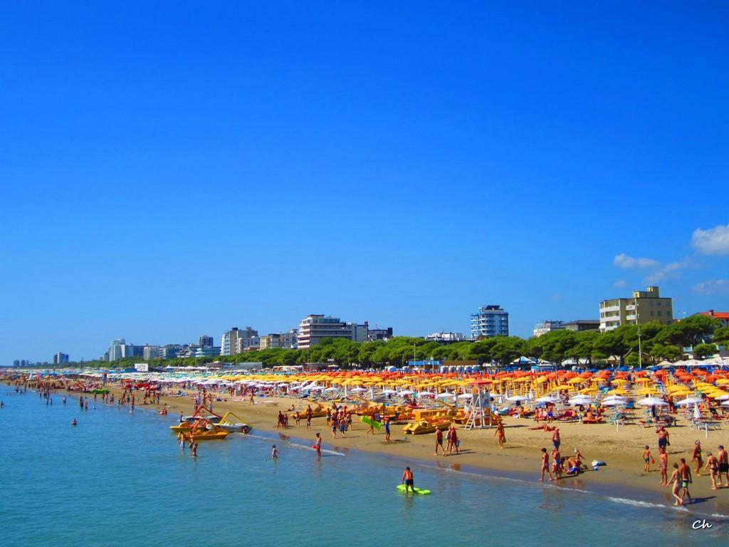 Hotel Centrale Lignano Sabbiadoro Exterior foto